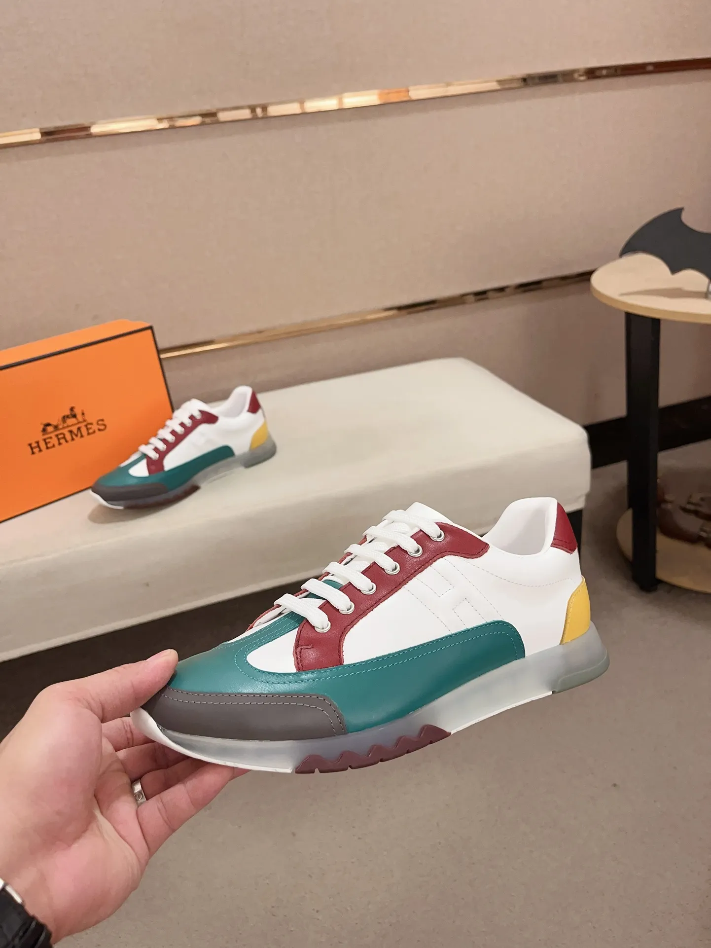 Ex-factory price: 500💰《HERMES》【Classic Original Version】Hermès; Top 🔝 Purchasing Agency 🔍🔍Men's latest 🇺🇸 counters are sold simultaneously, original imported from Italy ▲▲First-layer cowhide ▲▲ (high-end, extravagance and class) times) Exquisite workmanship (Italian 🇮🇹Imported water-dyed 🐂cowhide lining) sole: Original sole provided by the original factory, ⚠️exclusive double-layer activity·TPR·rubber·combined molded outsole; super comfortable·wear-resistant·non-slip·environmental protection The real thing is more beautiful if you take the real thing (high quality, follow the order), you can enter and exit the counter at will * Number of yards: 38·39·40·41·42·43·44# (can be customized 45.)
